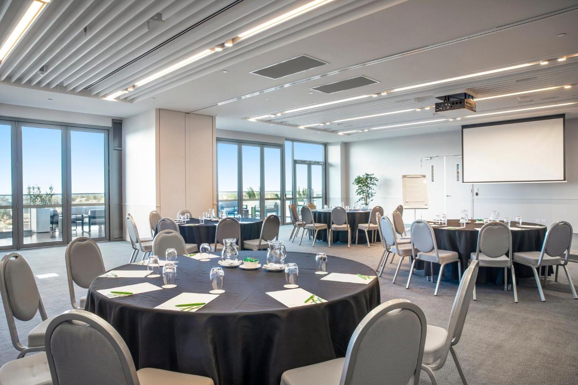 Holiday Inn Werribee By Ihg Экстерьер фото